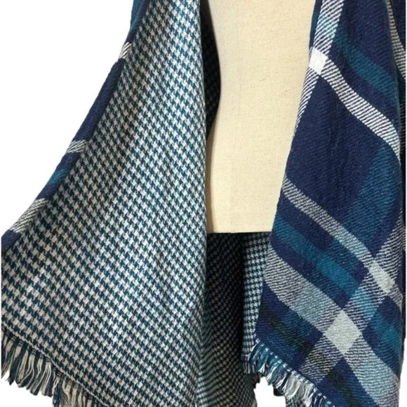 Steve Madden Blue Reversible Plaid Shawl Poncho Cape - Picture 8 of 10